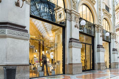 versace piazza duomo milan|IT0000002007 .